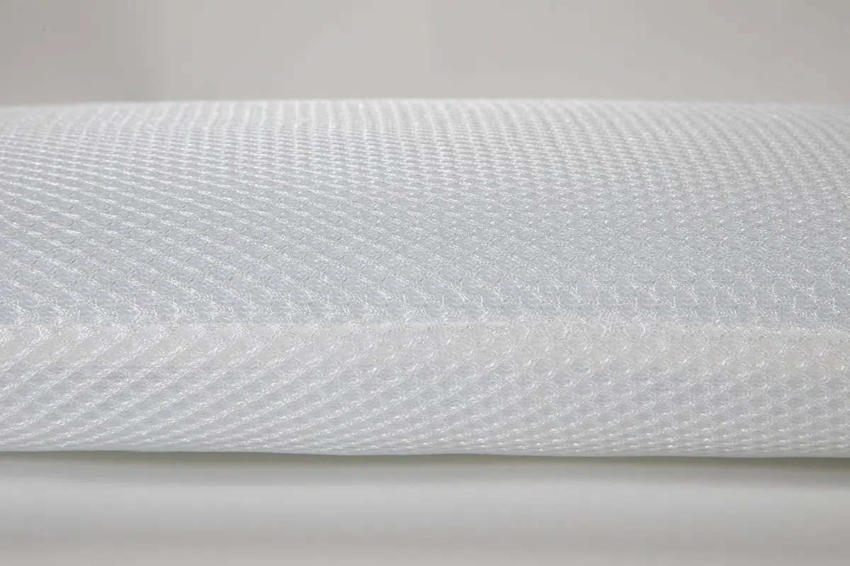 SEASONS - Almohada Cuna, 50 cm, Antiahogo, Tejido Exterior con Malla 3D Transpirable, Almohada de Fibra Hueca Siliconada, Firmeza Blanda, Gran Capacidad de Recuperación, Fabricado en España