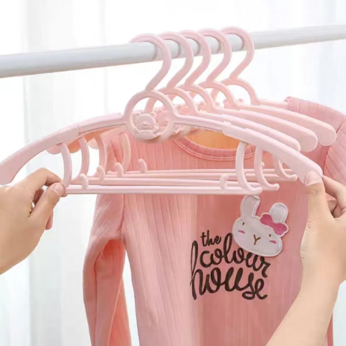 HGYZE Perchas para niños, 20 Perchas Infantiles Apilables con Ganchos de Osito, Perchero Bebé Antideslizantes, Perchas para Ropa de niños pequeña, Ahorro de Espacio Baby Hangers (Rosa)