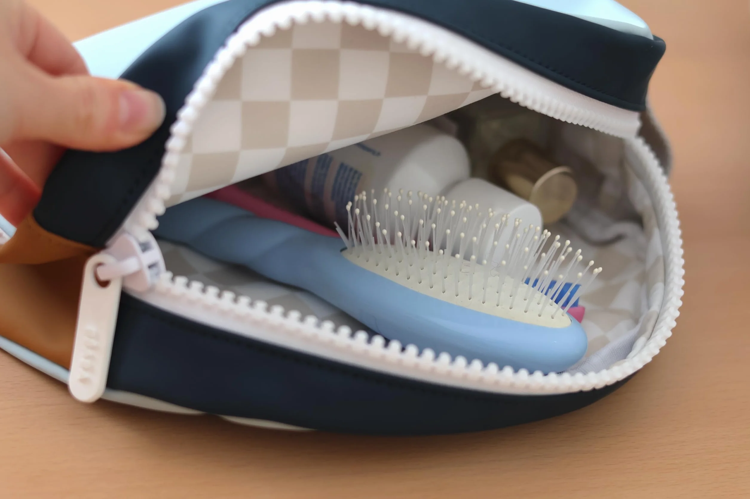BÉABA, Neceser para bebé/niño, Impermeable, Gran capacidad 2,5L, Gran abertura con cremallera, Etiqueta para el nombre, Efecto chicle, Faro, Azul noche