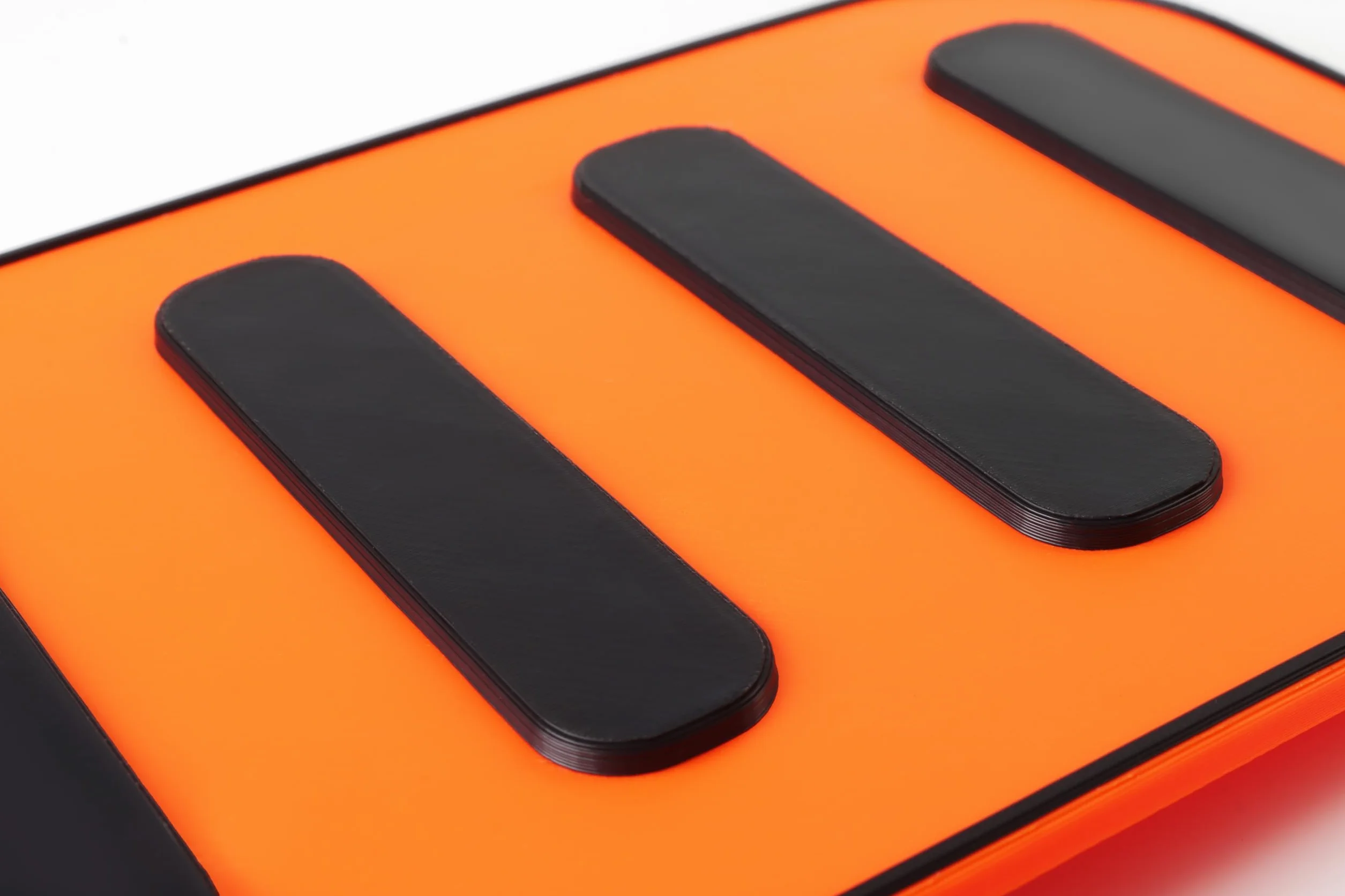 Reposapiés compatible con Citroen AMI – Reposapiés del conductor – Accesorio interior de coche – Protector de plataforma lado izquierdo naranja y negro – Montaje sin agujeros